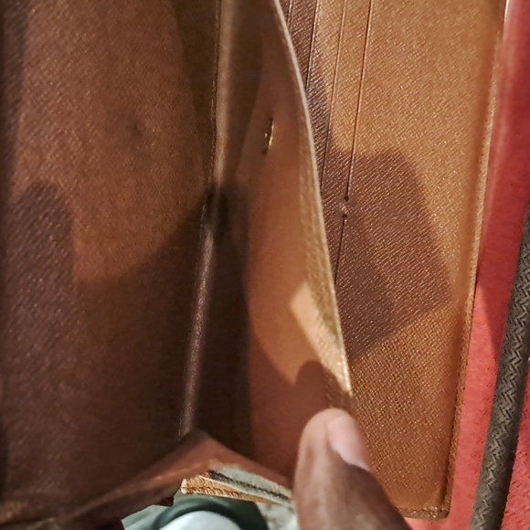 Louis Vuitton International Wallet - Picture 8 of 10